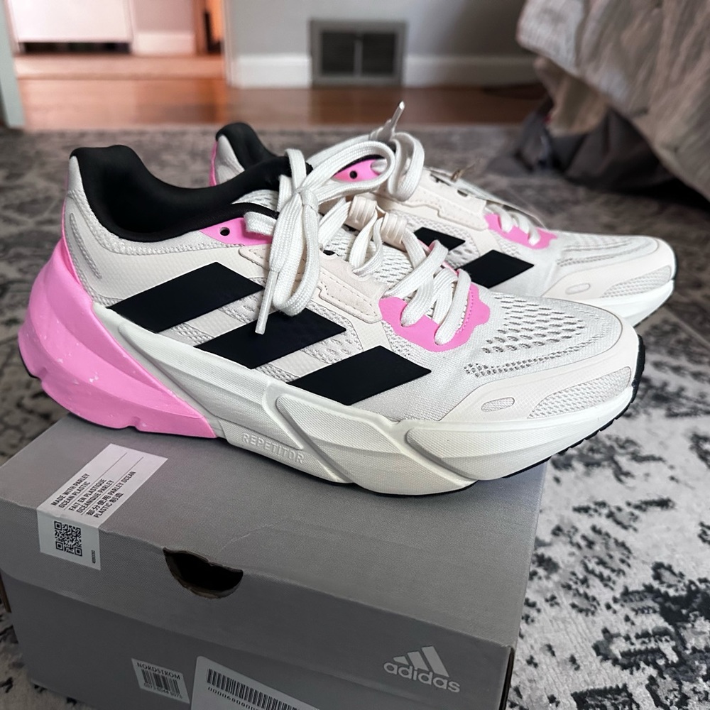 Women’s Adidas Adistar Sneaker NIB